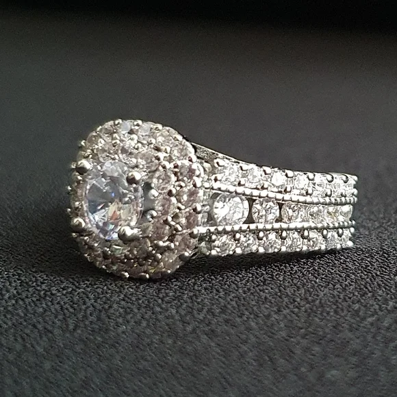 Gorgeous Inlaid Diamond Sparkling Ring - Picture 3 of 6